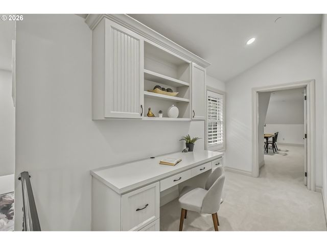 958 S VACUNA St, Portland, OR 97219