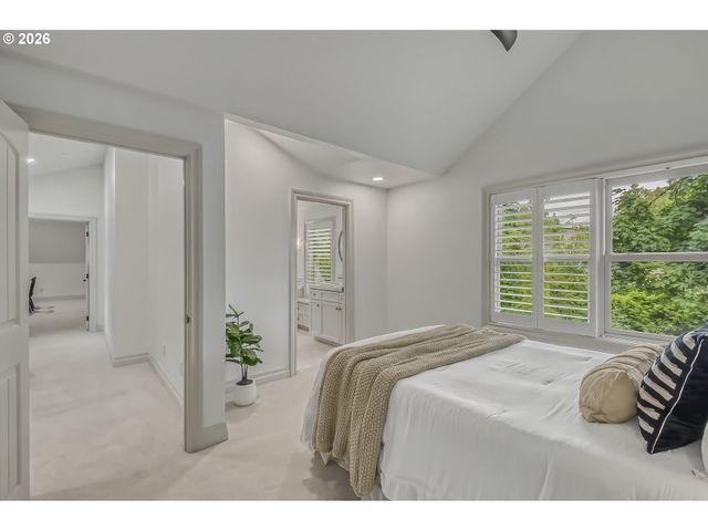 958 S VACUNA St, Portland, OR 97219