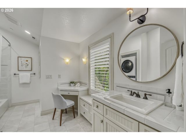 958 S VACUNA St, Portland, OR 97219