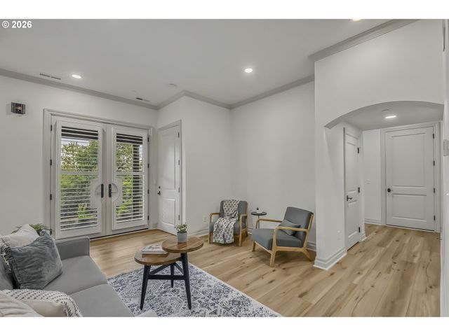958 S VACUNA St, Portland, OR 97219