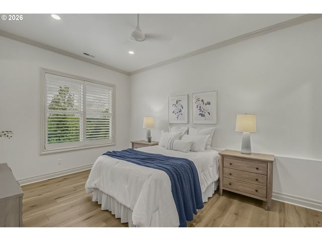 958 S VACUNA St, Portland, OR 97219