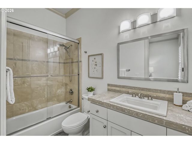 958 S VACUNA St, Portland, OR 97219