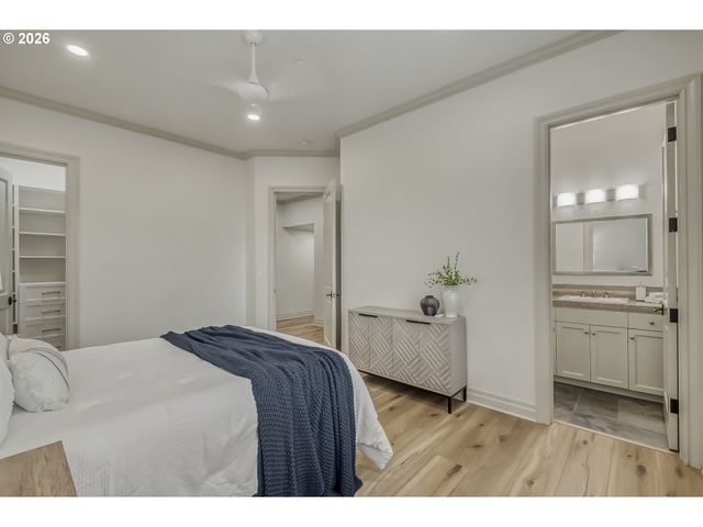 958 S VACUNA St, Portland, OR 97219