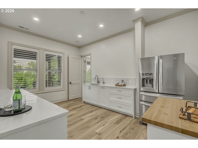 958 S VACUNA St, Portland, OR 97219