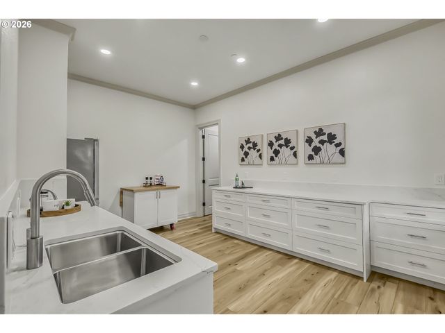 958 S VACUNA St, Portland, OR 97219