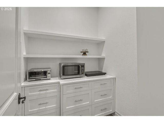 958 S VACUNA St, Portland, OR 97219