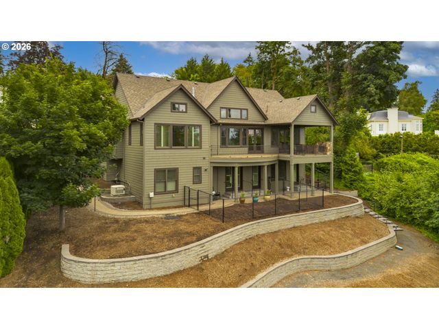 958 S VACUNA St, Portland, OR 97219