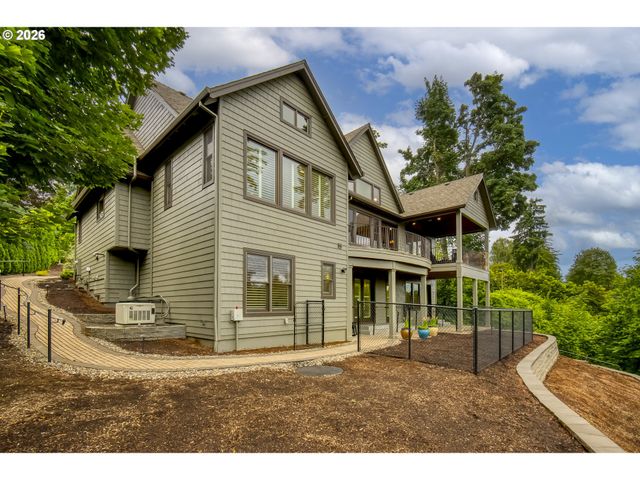 958 S VACUNA St, Portland, OR 97219