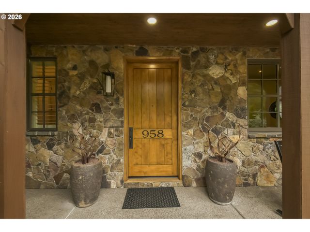 958 S VACUNA St, Portland, OR 97219