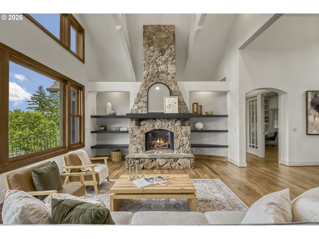 958 S VACUNA St, Portland, OR 97219