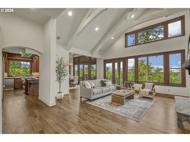 958 S VACUNA St, Portland, OR 97219