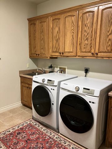 2109 Summit Crest Dr, Kerrville, TX 78028