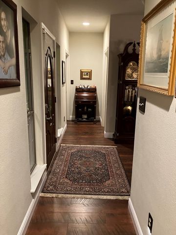 2109 Summit Crest Dr, Kerrville, TX 78028