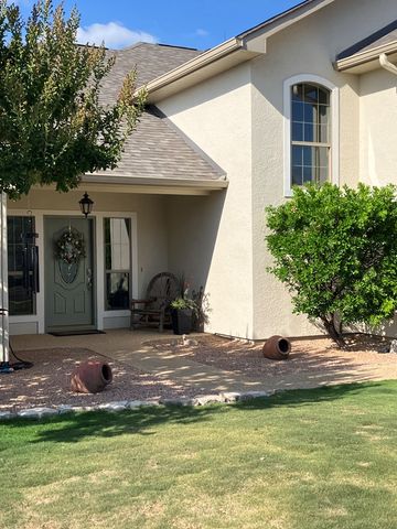 2109 Summit Crest Dr, Kerrville, TX 78028