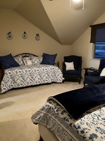 2109 Summit Crest Dr, Kerrville, TX 78028