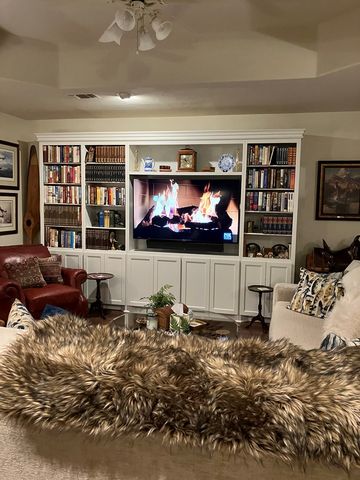 2109 Summit Crest Dr, Kerrville, TX 78028