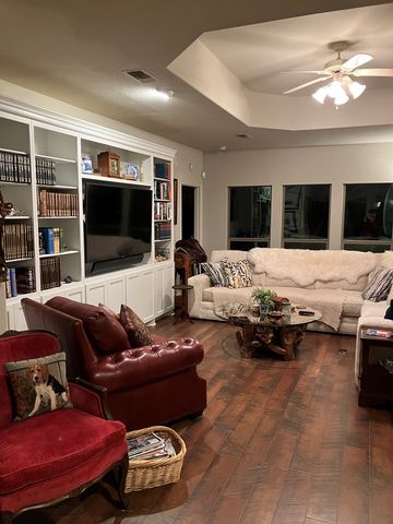 2109 Summit Crest Dr, Kerrville, TX 78028