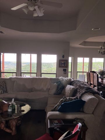 2109 Summit Crest Dr, Kerrville, TX 78028