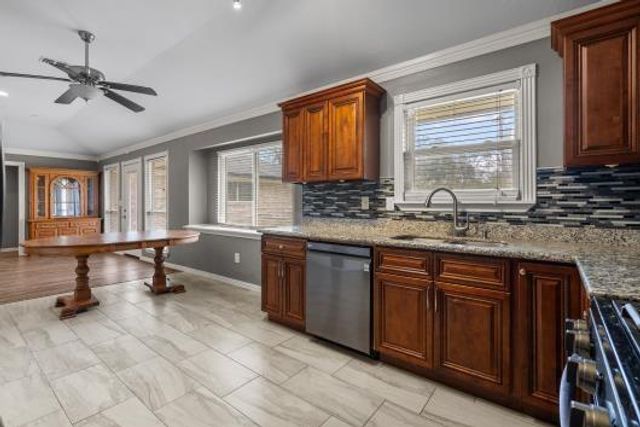 5102 Meadow Lane Lane, Dickinson, TX 77539