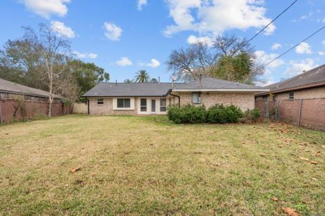 5102 Meadow Lane Lane, Dickinson, TX 77539