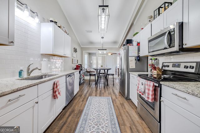 4 Dorchester Court, Savannah, GA 31406