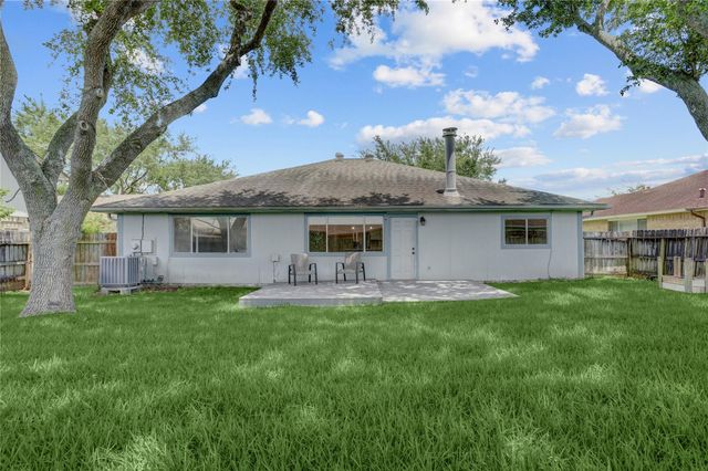 16706 Schooners Way, Friendswood, TX 77546