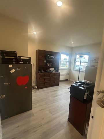 12 Parkdale Drive, Farmingdale, NY 11735