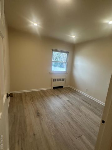 12 Parkdale Drive, Farmingdale, NY 11735