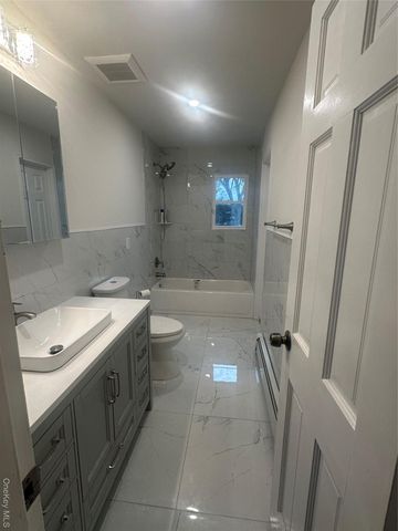 12 Parkdale Drive, Farmingdale, NY 11735