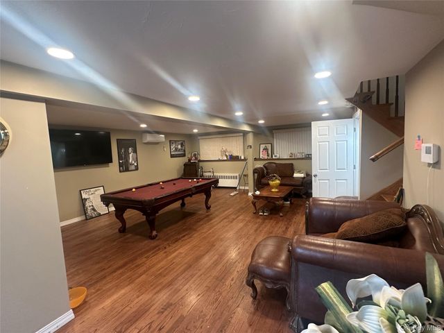 12 Parkdale Drive, Farmingdale, NY 11735