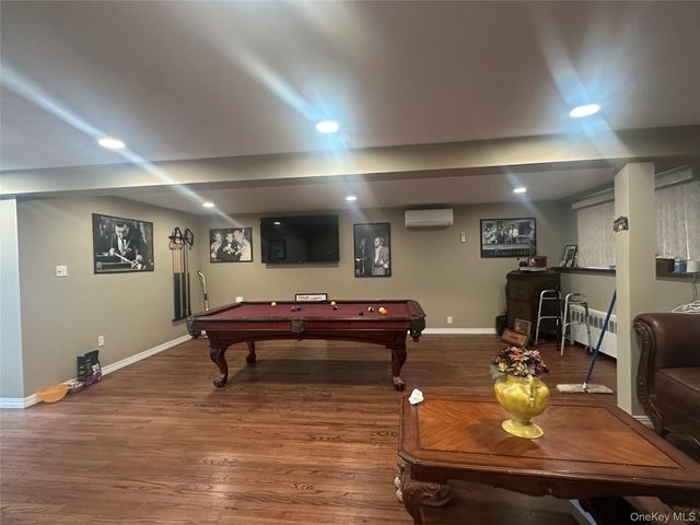 12 Parkdale Drive, Farmingdale, NY 11735