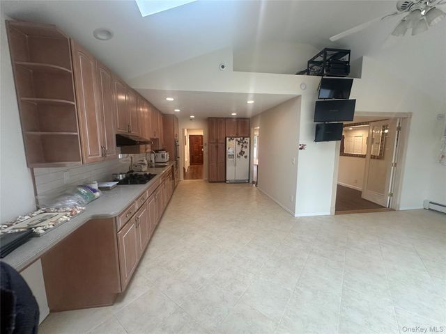 12 Parkdale Drive, Farmingdale, NY 11735