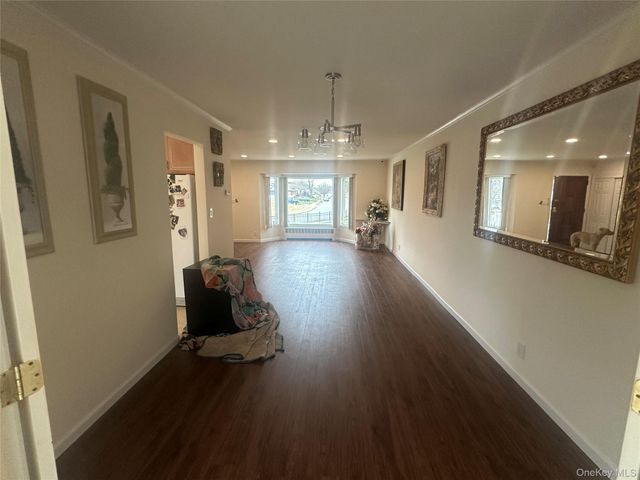 12 Parkdale Drive, Farmingdale, NY 11735