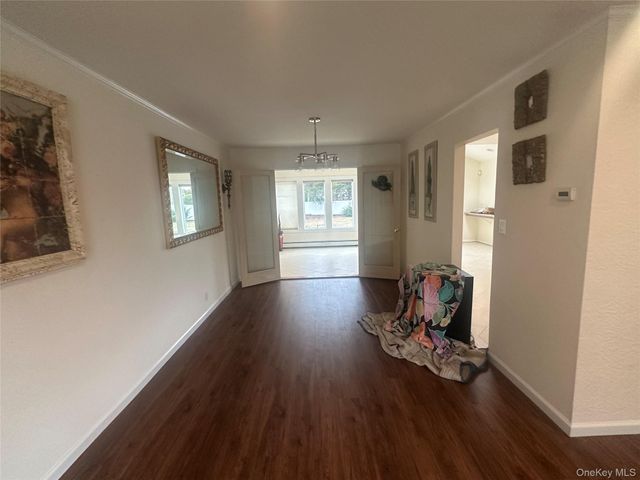 12 Parkdale Drive, Farmingdale, NY 11735