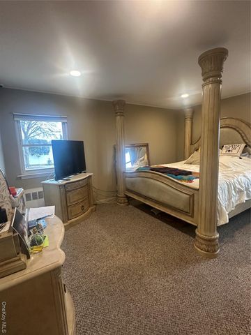 12 Parkdale Drive, Farmingdale, NY 11735