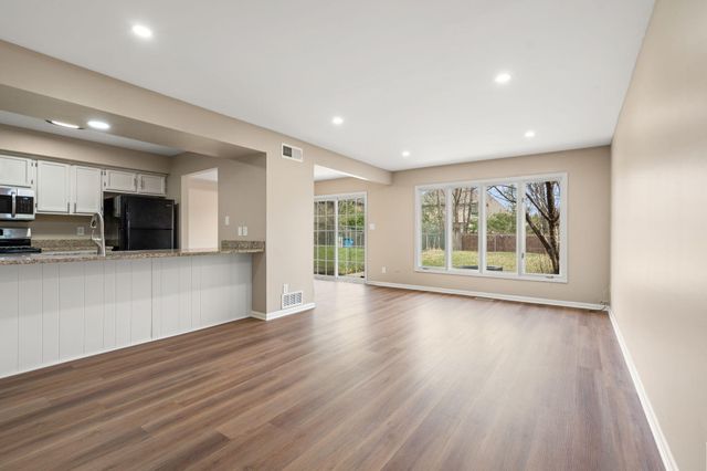 617 Wellington Drive, Dyer, IN 46311