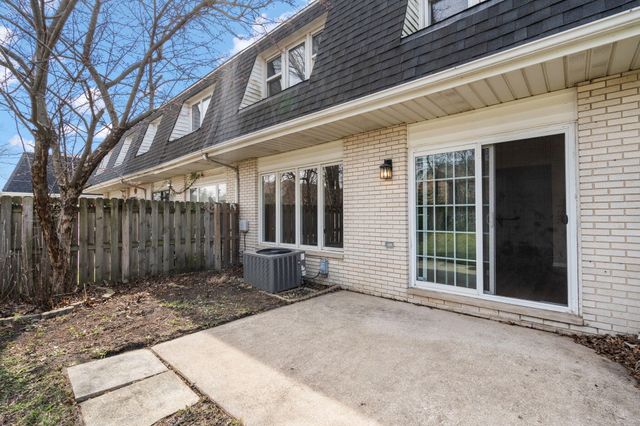 617 Wellington Drive, Dyer, IN 46311