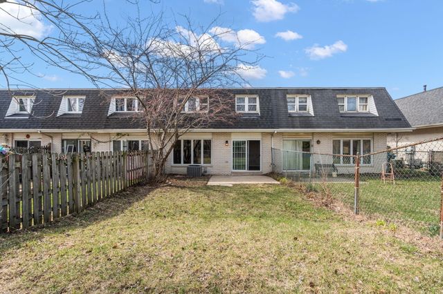 617 Wellington Drive, Dyer, IN 46311