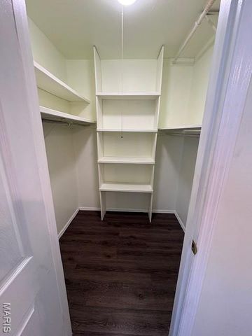 1278 North and South Road 1278, St Louis, MO 63130