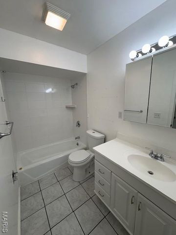 1278 North and South Road 1278, St Louis, MO 63130