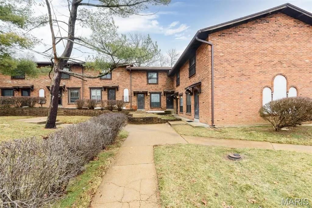 1278 North and South Road 1278, St Louis, MO 63130