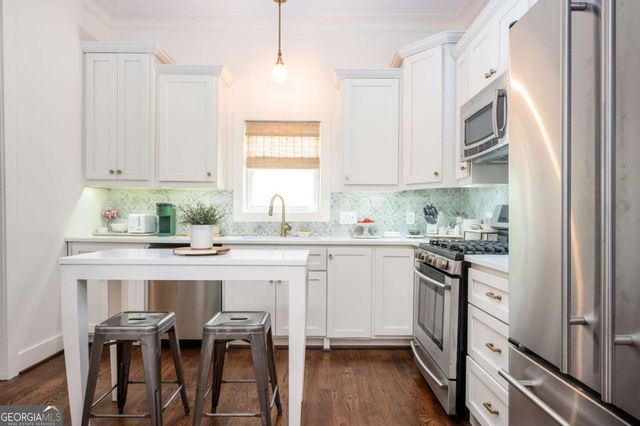 1657 Laurel Avenue NW, Atlanta, GA 30318