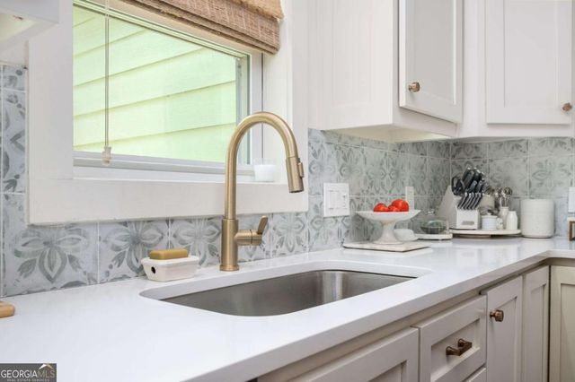 1657 Laurel Avenue NW, Atlanta, GA 30318