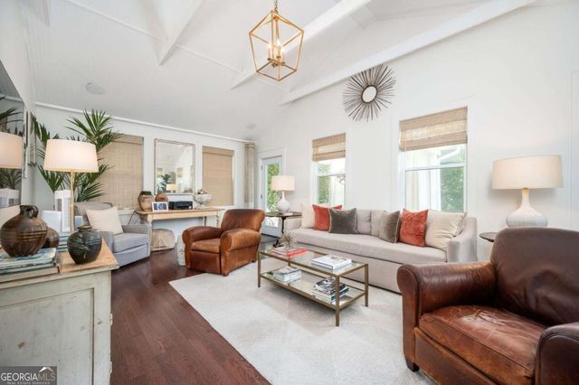 1657 Laurel Avenue NW, Atlanta, GA 30318
