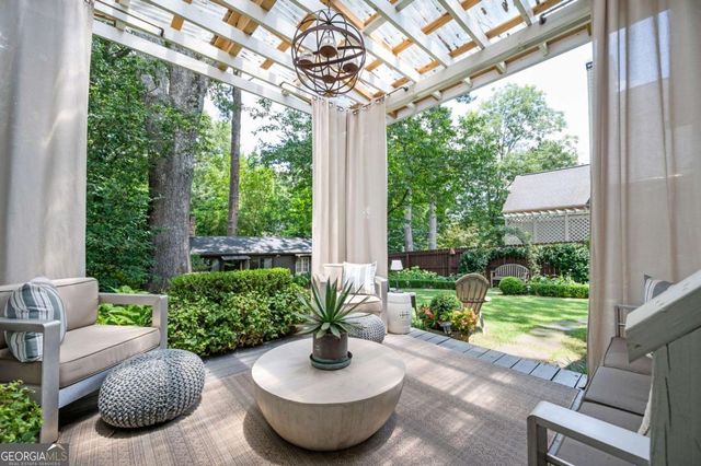 1657 Laurel Avenue NW, Atlanta, GA 30318