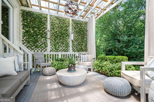 1657 Laurel Avenue NW, Atlanta, GA 30318