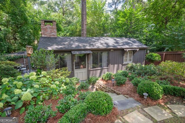 1657 Laurel Avenue NW, Atlanta, GA 30318