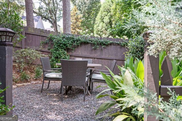 1657 Laurel Avenue NW, Atlanta, GA 30318