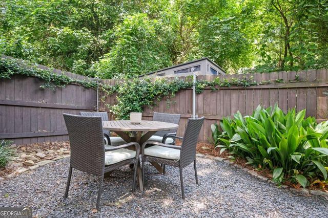 1657 Laurel Avenue NW, Atlanta, GA 30318
