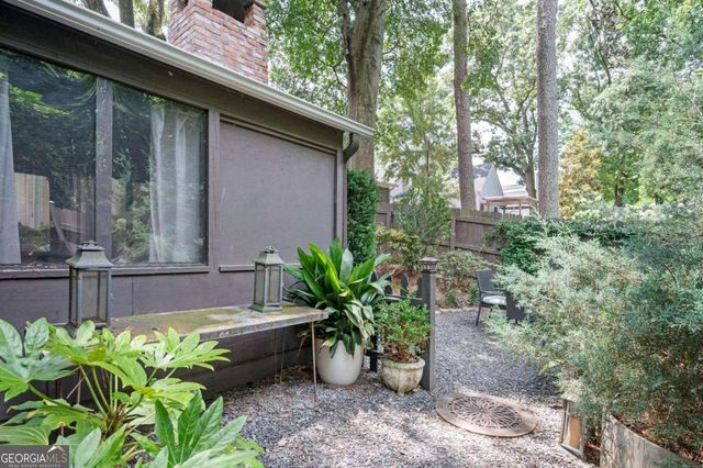 1657 Laurel Avenue NW, Atlanta, GA 30318